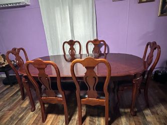 Mesa de madera con 6 sillas