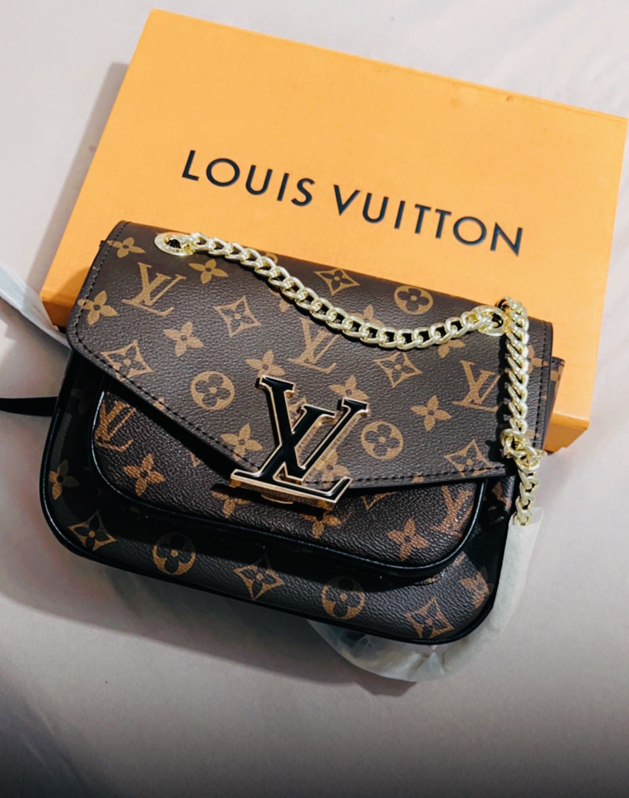 Bolsa Lv for Sale in Los Angeles, CA - OfferUp