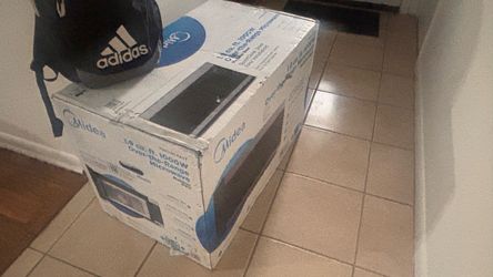 Microwave midea 1.9 CU - Brand new !!!!