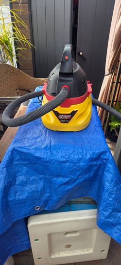 2.5 gallon wet/ dry small shop vac.