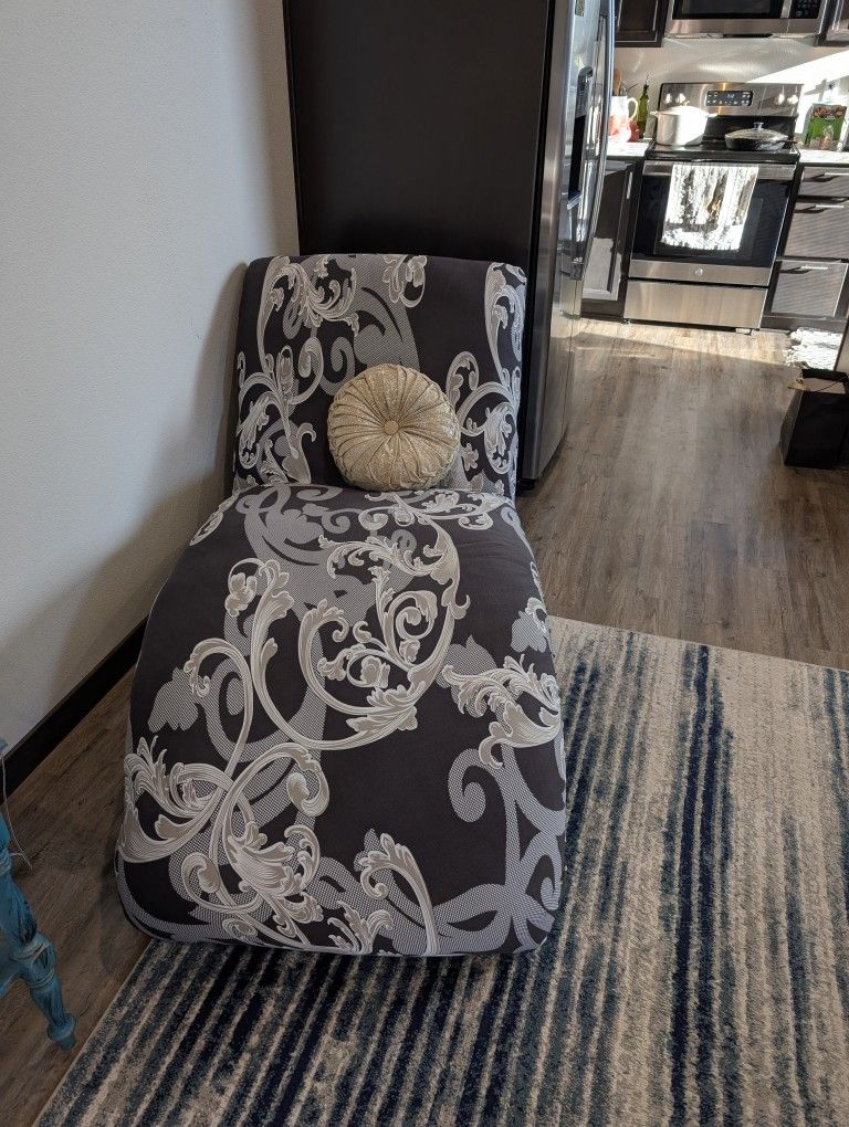 Chaise Lounge