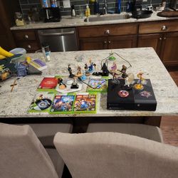 Xbox 360 With Disney Infinity Pad And Figures
