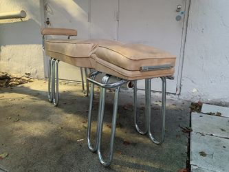 Massage Table / Chiropractic Table