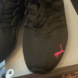 Women’s Size7 Black And Pink Pumas For Only 20 Bucks