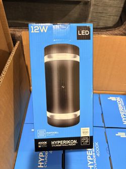 BRANDNEW OUTDOOR LIGHTS 