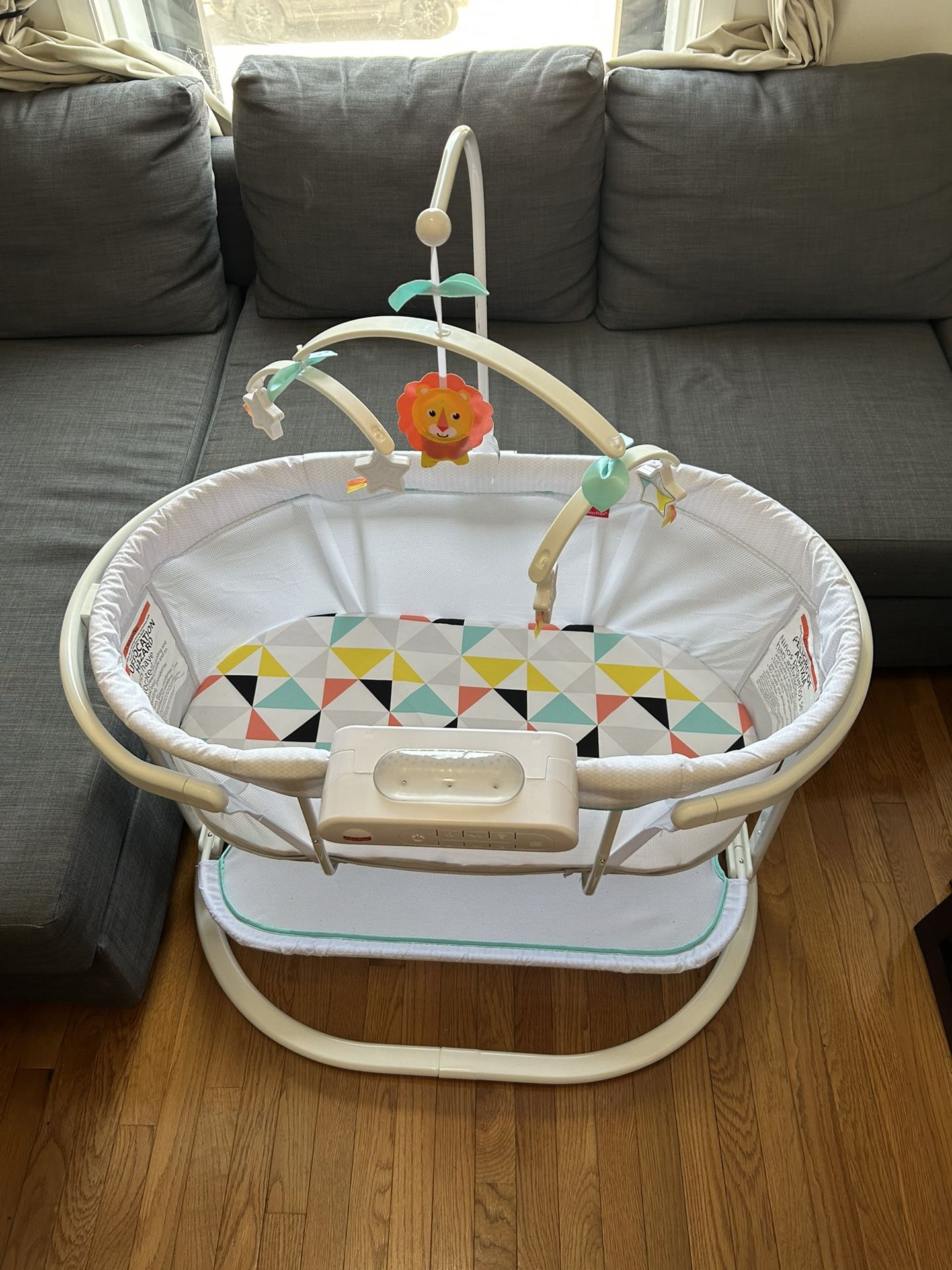 Newborn Bassinet Plus Sheets, Mattress, Mattress Protectors (Fisher Price)