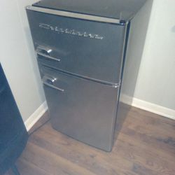 Frigidaire Mini Refrigerator W/ Freezer 