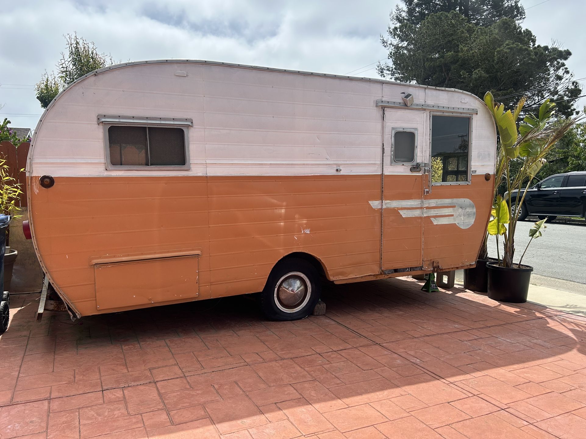 Vintage 1955 Aljoa Camper