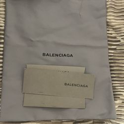Balenciagas Spray Paint