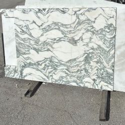 46x25 Marble Remnant – Beautiful Bold Veining