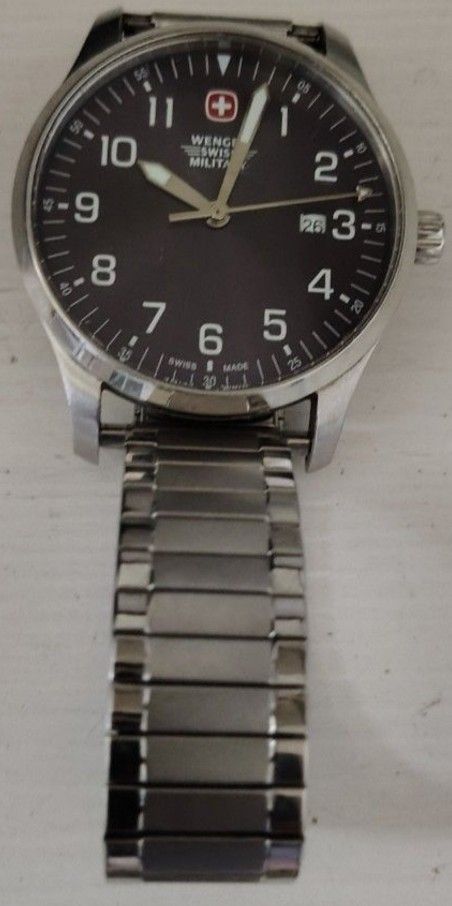 WENGER MILITARY SWISS MADE 100 M WATER RESISTANT WATCH LUMINARY HANDS.