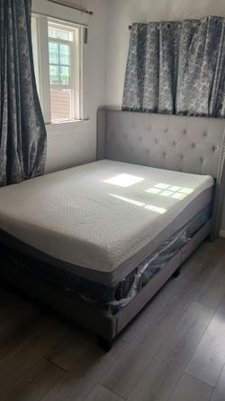 Bed and mattress in excellent condition