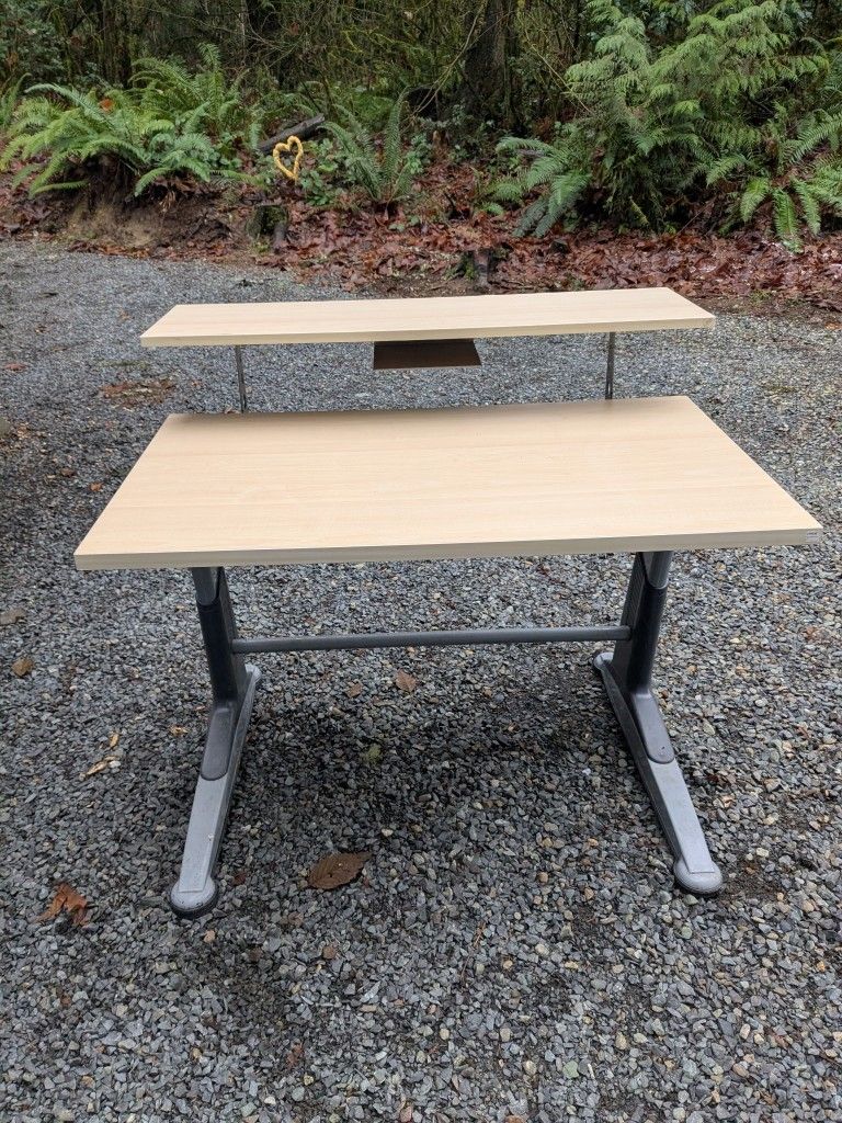 Heavy Duty Solid Desk