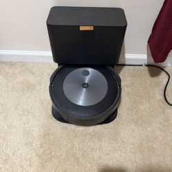 iRobot Roomba j7+ Self emptying