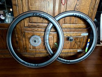 Specialize Roval c38 wheels.