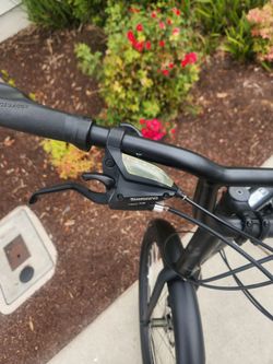 Specialized Bicycle Roll 3.0 with Shimano V-Brake Handlebar Setup