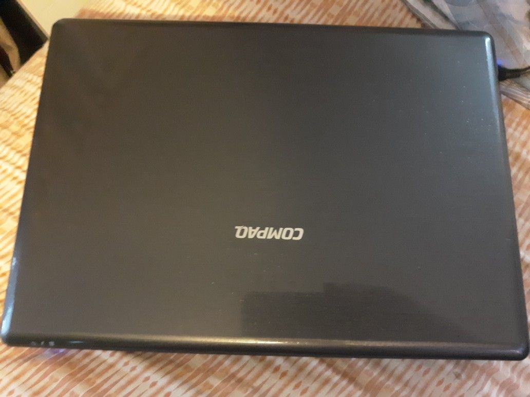 Compaq Presario V6000 Working Unlocked Laptop With Windows Vista 2GB RAM upgradeable