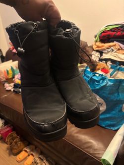 Women’s blk snow boots
