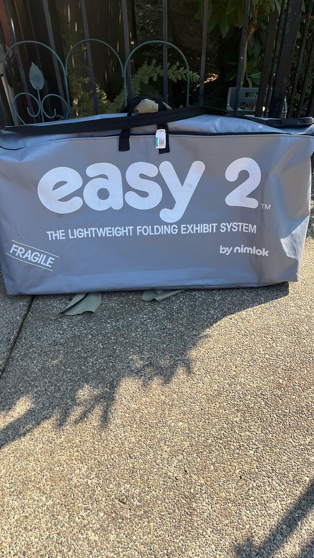 Easy 2 The Lightweight Folding Exhibit System