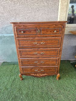 5 drawers Chest Dresser in good condition