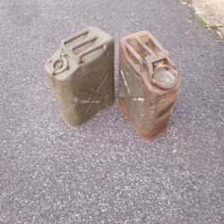 Vintage Military Jerry Cans In Good Condition 
