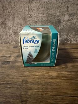 Febreze Limited Edition Fresh Evergreen & Snow 5.5 Oz Candle
