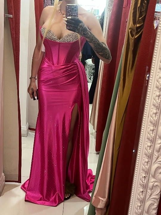 Elegant Fuchsia Dress Worn Once At The Oscars 2025