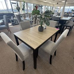 4 Pc Dining Table 