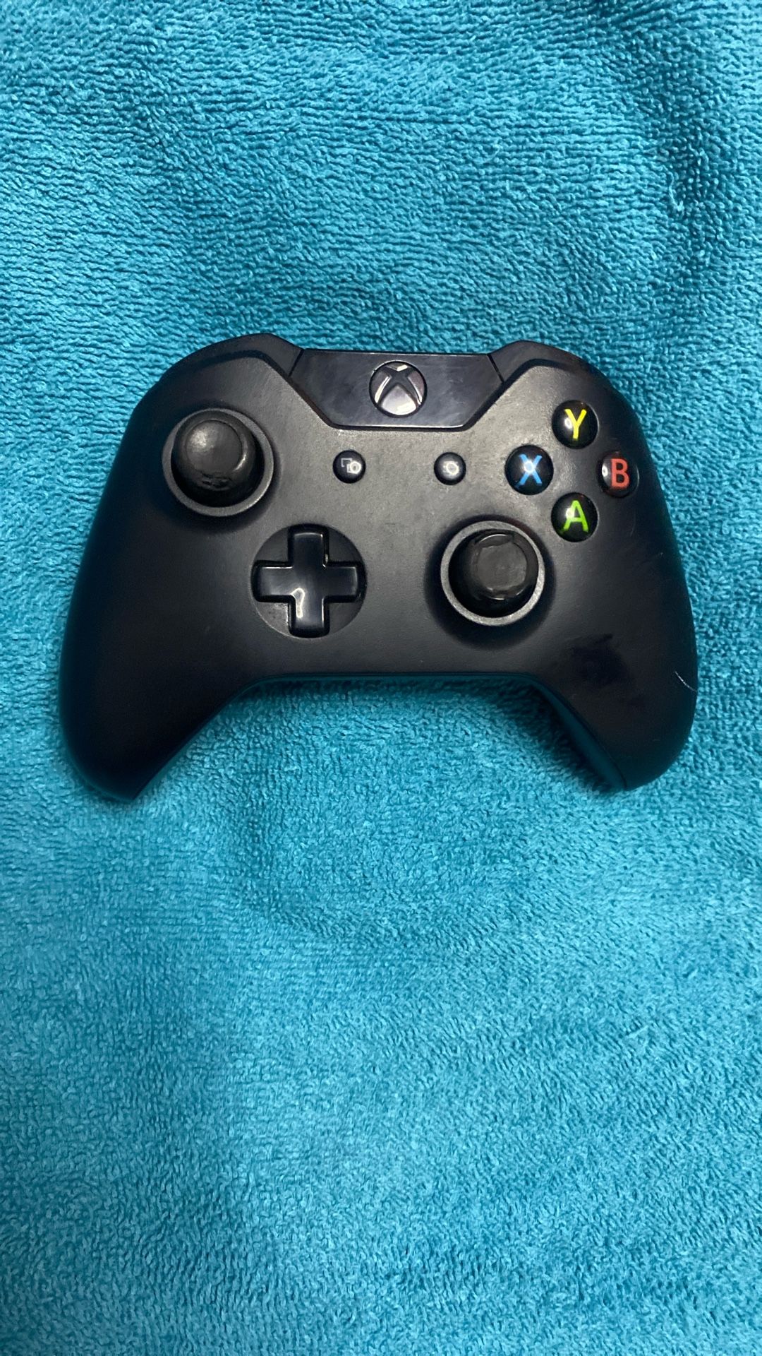Xbox 1 Controller Normal Size And It’s Black