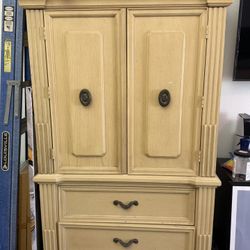 Thomasville Monterev Collection Dresser, Armoire, and 2 Night Stands 
