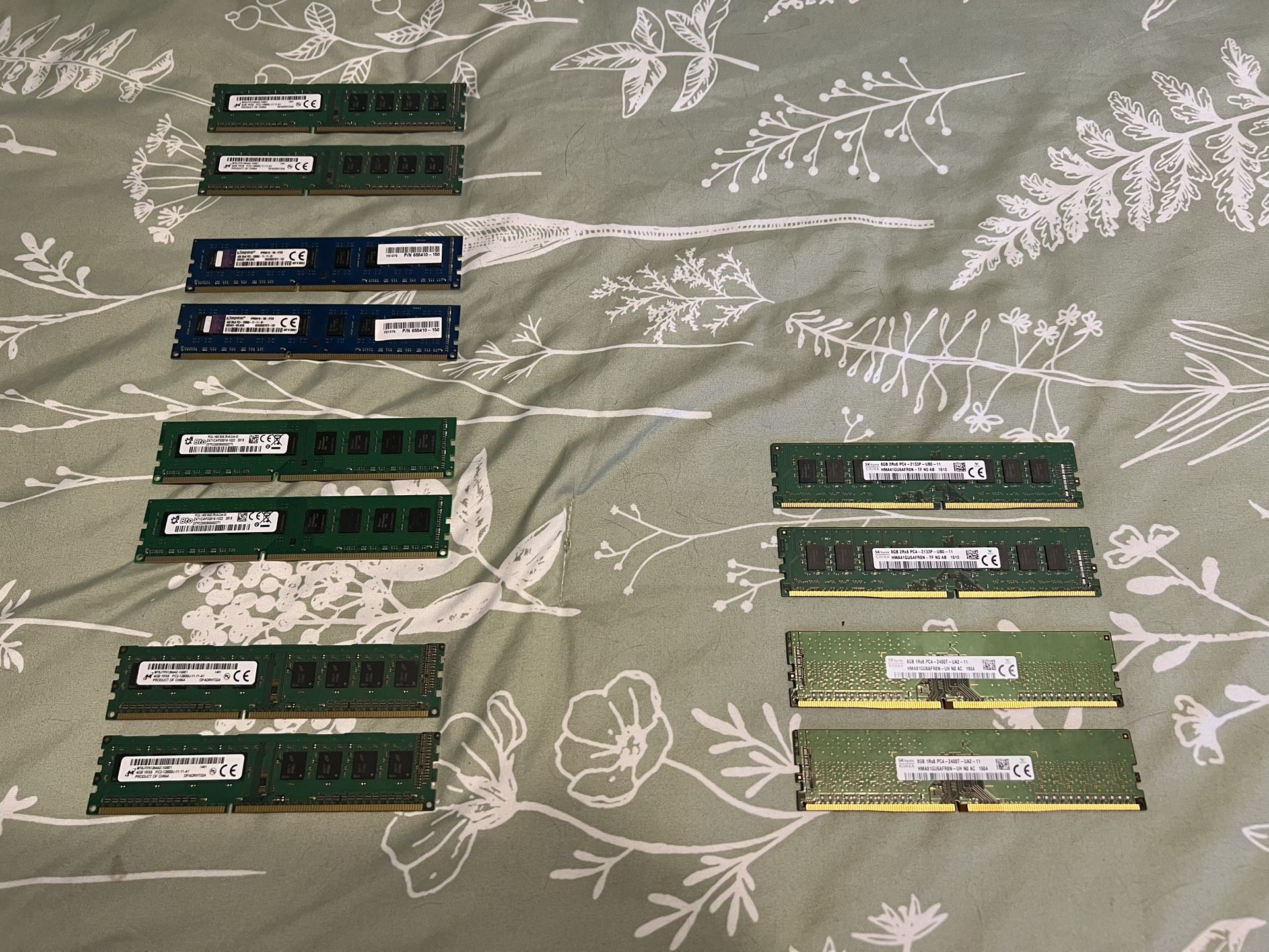 DDR3 and DDR4 RAM Sticks