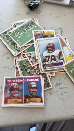 Assorted football cards
