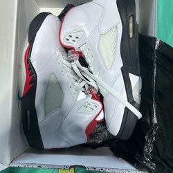 Air Jordan 5 Retro “Fire Red” (White/Fire Red-Black) — Size Men’s 10 — Model DA1911-102
