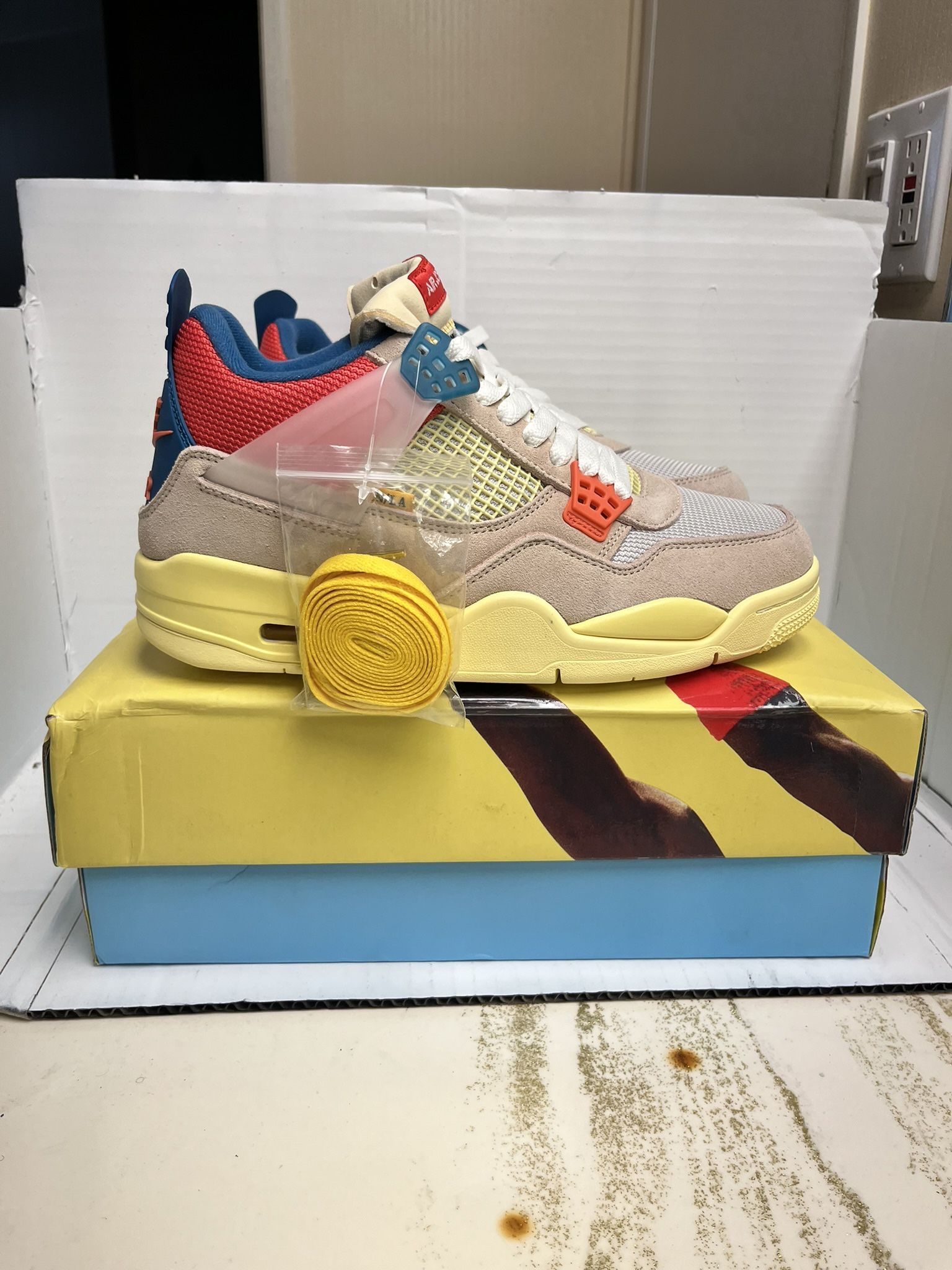 Nike Jordan 4 Union Guava Ice Size 9