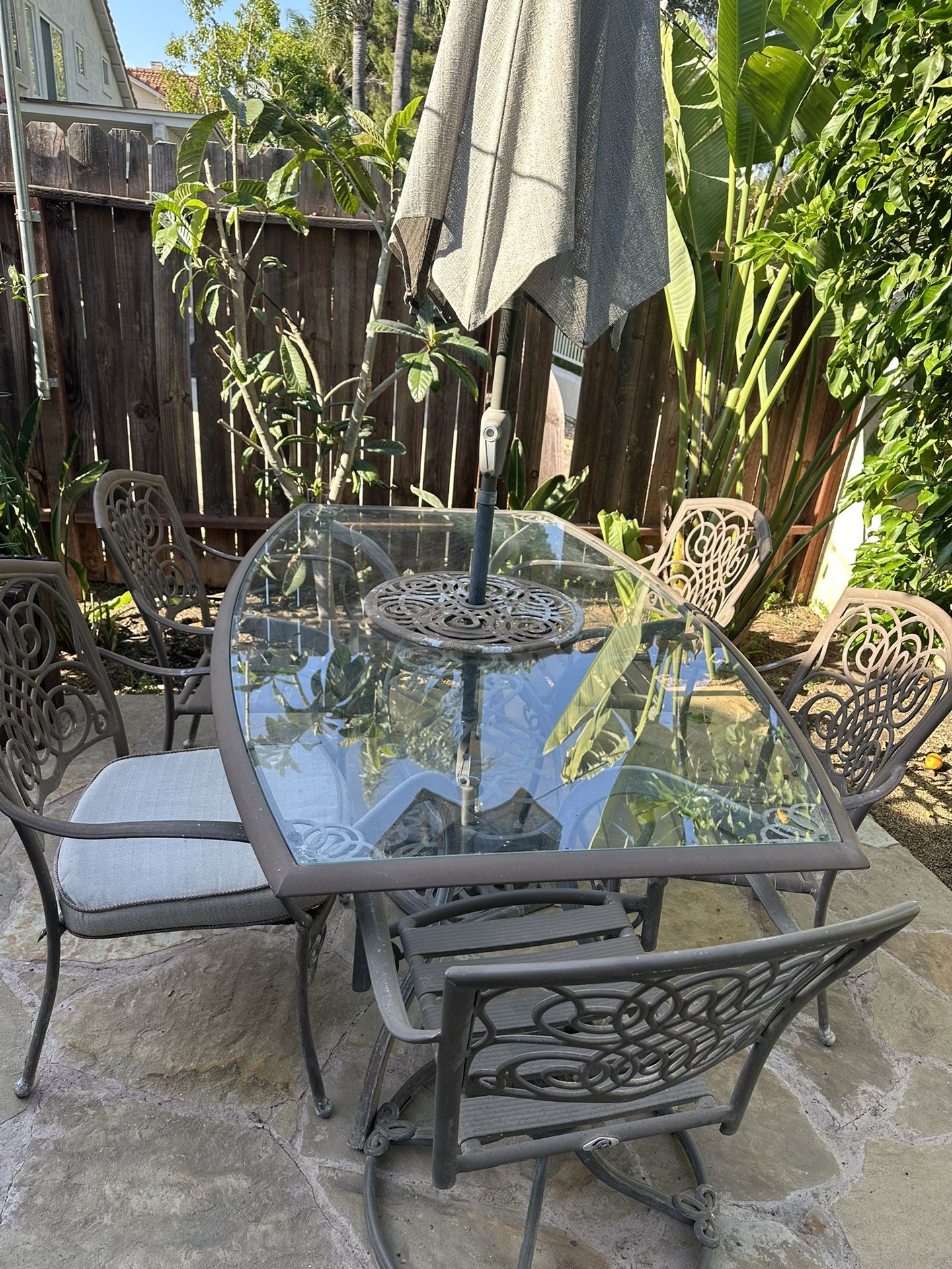 Outdoor Aluminum Dining Set With Umbrella