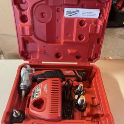 Milwaukee M12 12-Volt Lithium-Ion Cordless ProPEX Expansion Tool Kit with (1) 1.5Ah Batteries, (3) Expansion Heads and Hard Case