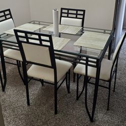 Dining Table / Comedor 