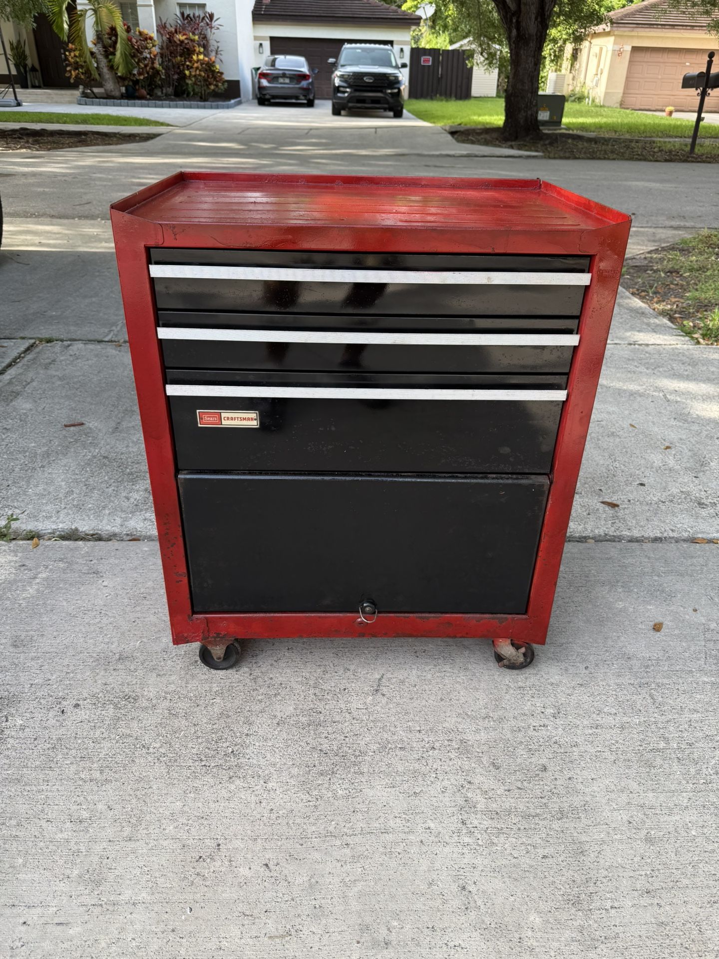 Craftsman toolbox 🧰 (no key 🔑)