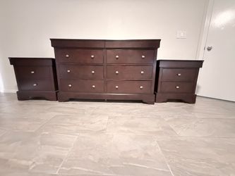 Dresser with 6 drawers and two nightstands