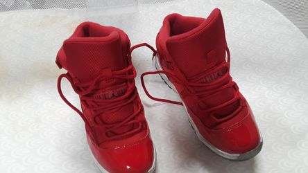 Kids jordan 11s size 3