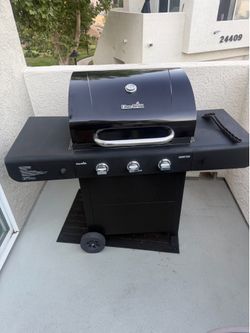 Charbroil barbecue 3 burner with weather cover. Works good.