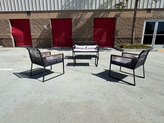4-piece patio set- delivery available