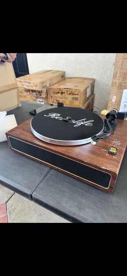 Vinyl player