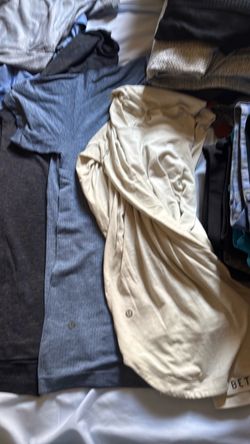 Lululemon sizes Large ,  for man’s  diferent prices , manga larga some 49.99 , $29.99 ,,,