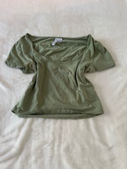 H&M Olive Green Scoop Neck Top – Soft Stretch Tee (Size L)