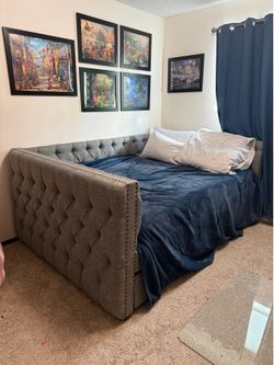 Daybed with trundle