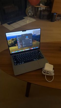 MacBook Pro Silver 2024 512GB Storage