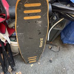 Razor Skate Board $100  O.B no Charged 