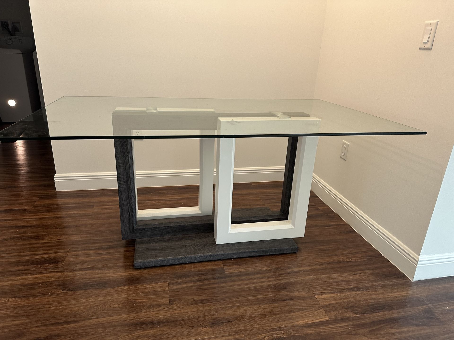 MUST GO Glass Dining Table