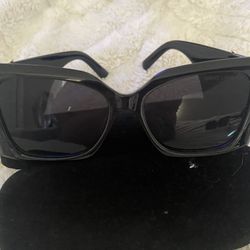 Sunglasses 🕶️ for a woman